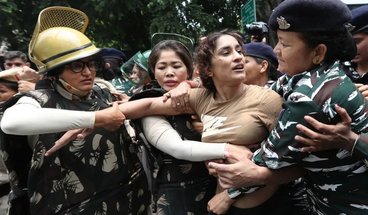 Indian police drag away and detain protesting wrestlers